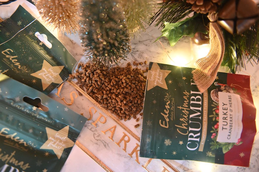 Eden Christmas Crumble Treat 50G